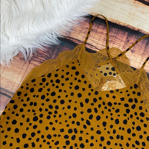 << Spotted Leopard Lace Trim Camo Tank Top >> - Picture 2 of 6